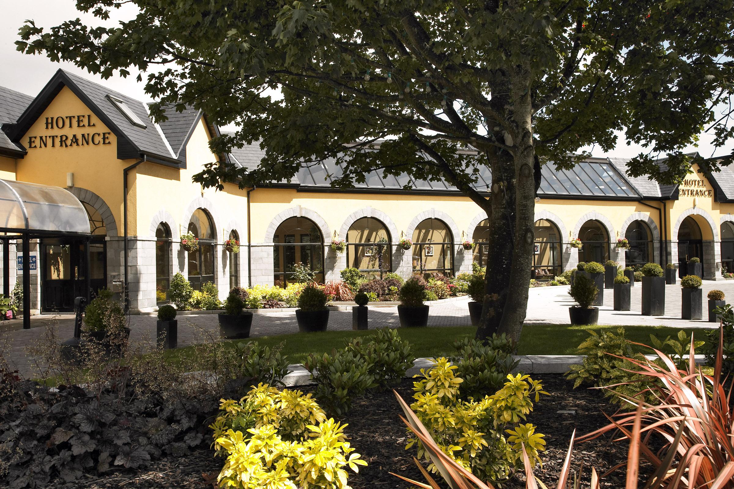 Castlecourt Hotel, Spa & Leisure Westport Exterior photo